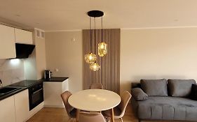 Słoneczny apartament z ogródkiem